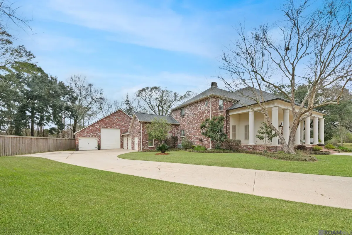 6895 Hunters Way Dr, Denham Springs, LA 70726 - Image #1