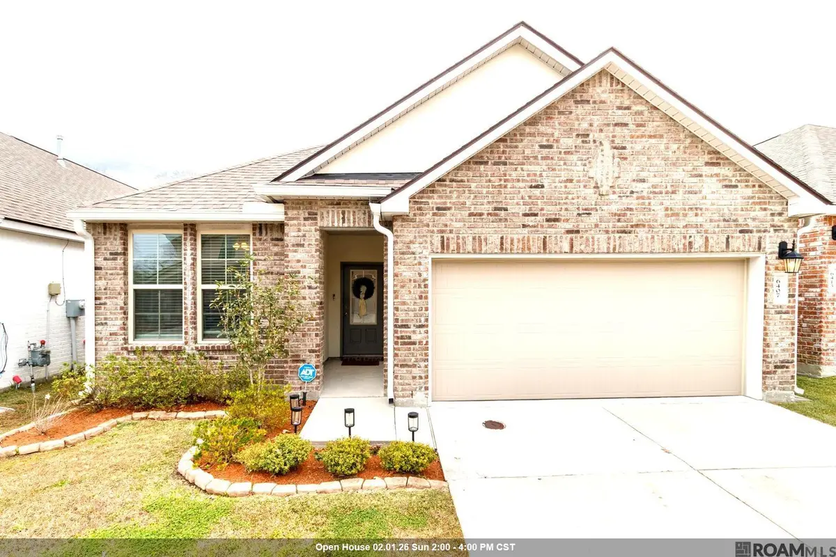 6407 Tiger Pointe Dr, Shenandoah, LA 70817 - Image #1
