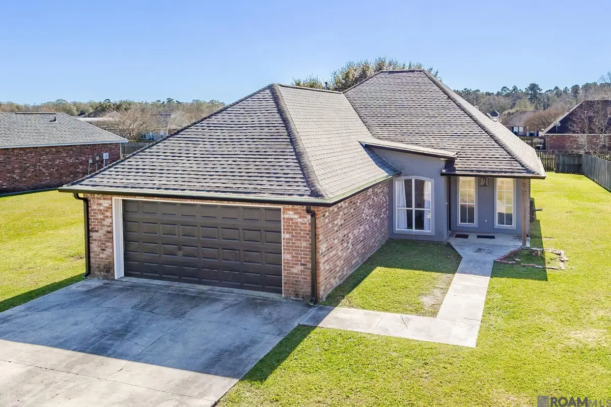 9956 Chapel Hill Dr, Denham Springs, LA 70706 - Image #1