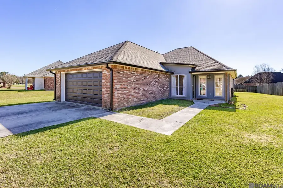 9956 Chapel Hill Dr, Denham Springs, LA 70706 - Image #3