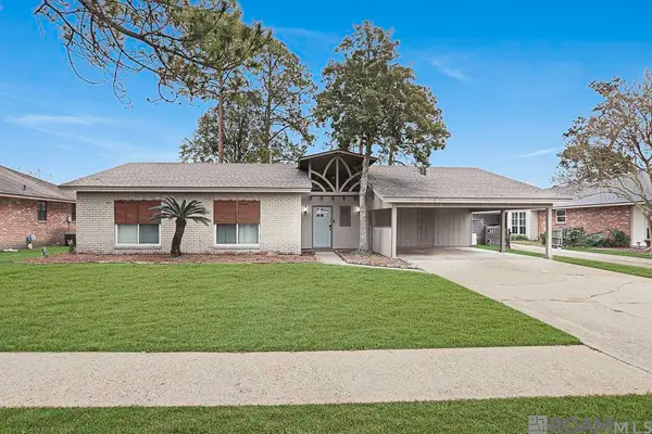 13233 Briar Hollow Ave, Baton Rouge, LA 70810