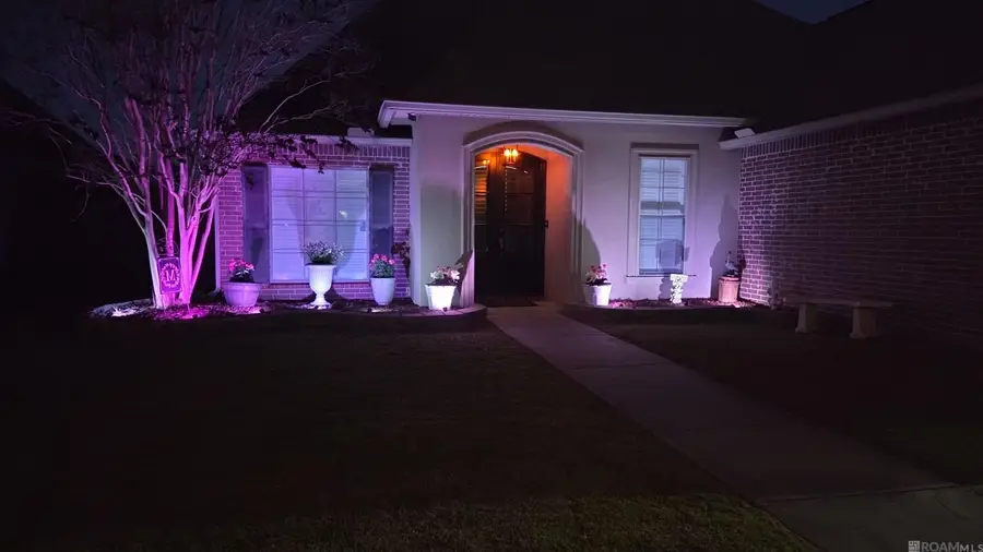 11485 Meadowview Dr, Denham Springs, LA 70726 - Image #2