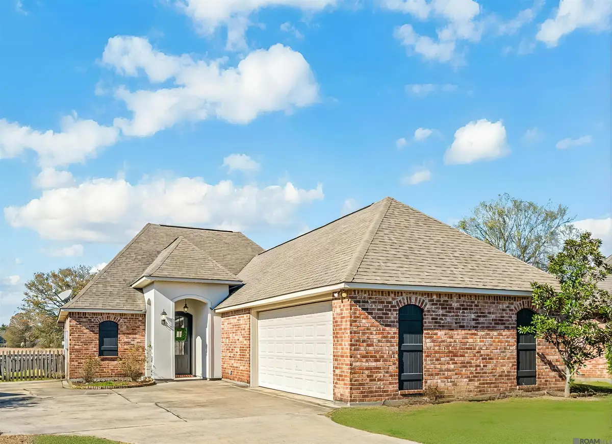 31067 Autumn Lake Dr, Walker, LA 70785 - Image #1