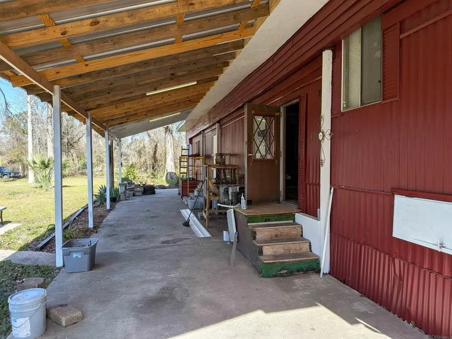 906 E Verna St, Gonzales, LA 70737 - Image #3