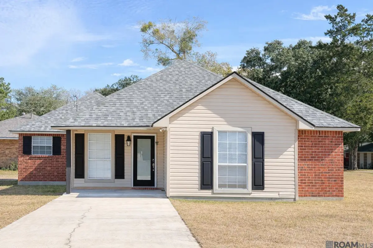 216 S Marchand Ave, Gonzales, LA 70737 - Image #1