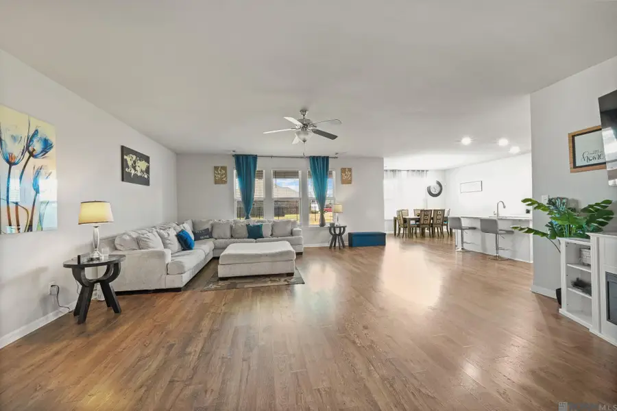 17482 Soaring Flight Dr, Prairieville, LA 70769 - #3