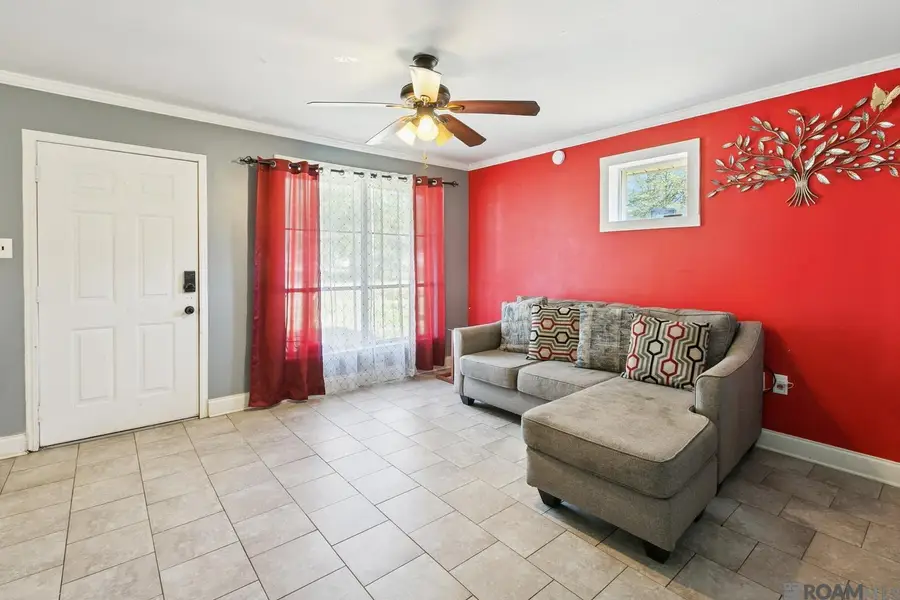 9490 Dabney Dr, Denham Springs, LA 70726 - Image #2