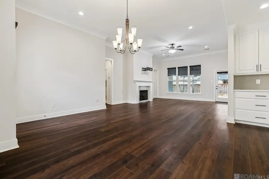 9629 S Creek Dr, Denham Springs, LA 70726 - Image #2