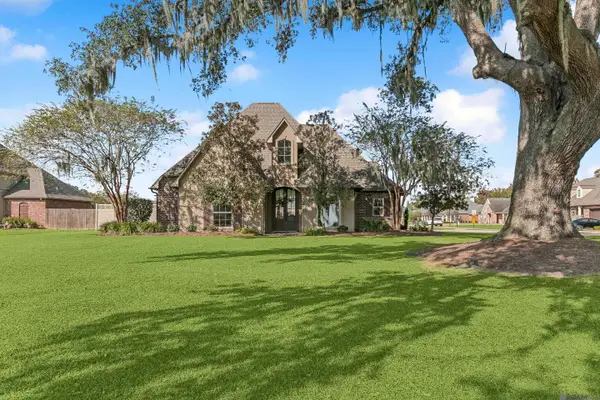 44388 Stringer Bridge Rd, St Amant, LA 70774