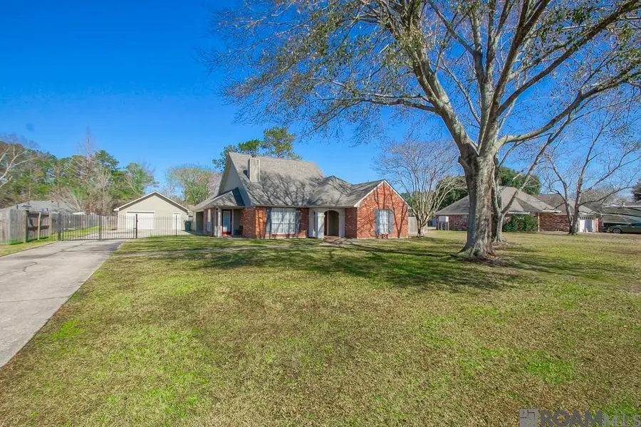 8211 Cecil Dr, Denham Springs, LA 70706 - #3