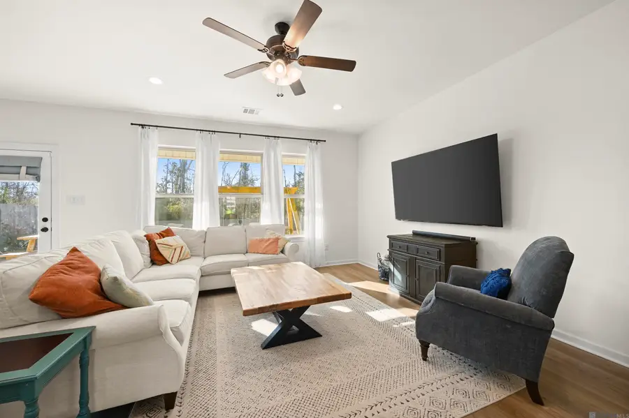 9626 S Grand Marsh Ct, Denham Springs, LA 70726 - #2