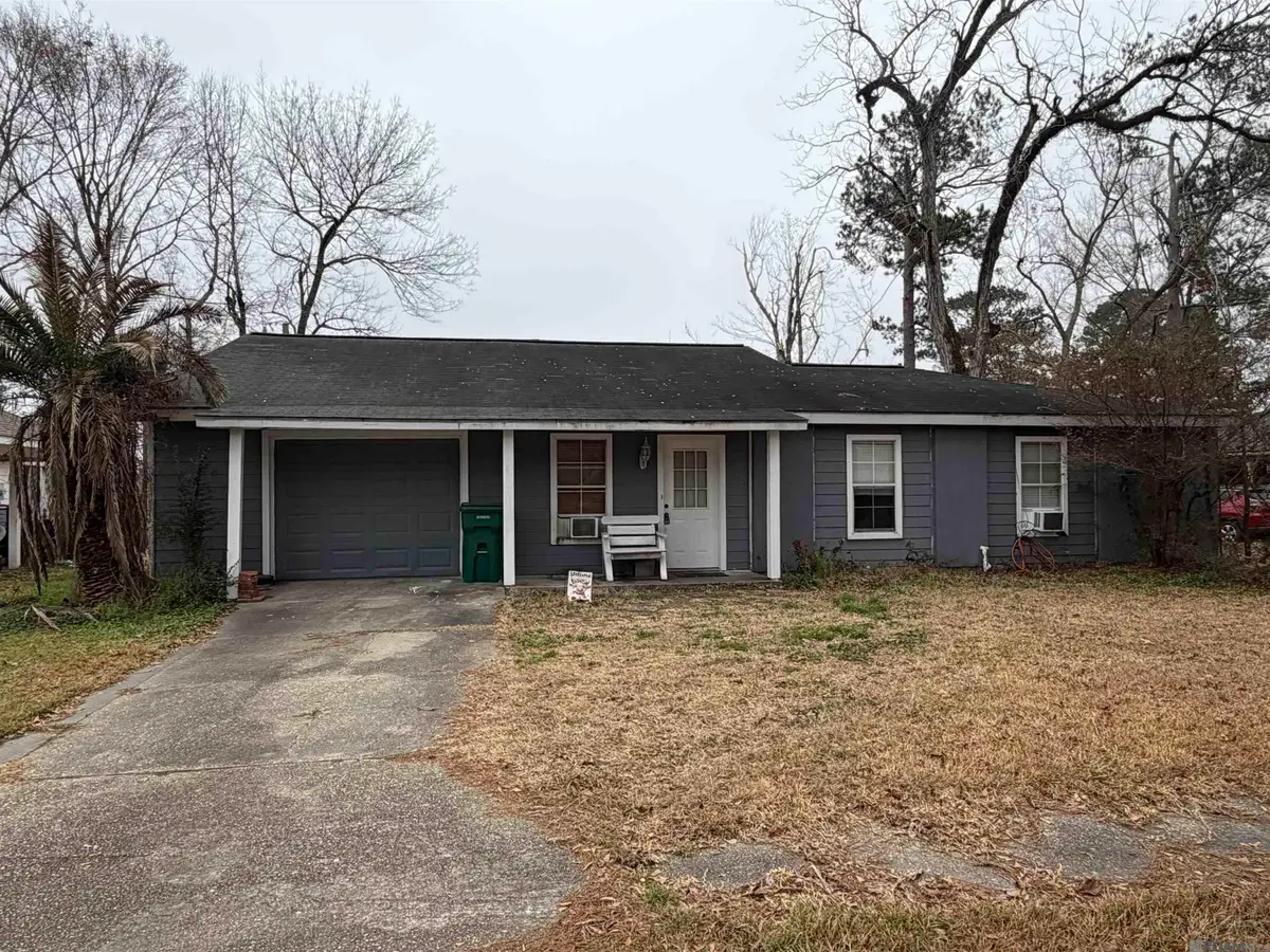 30700 Country Club Ln, Denham Springs, LA 70726 - #1