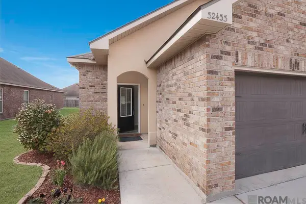 32433 Curtis Cove Ln, Denham Springs, LA 70706