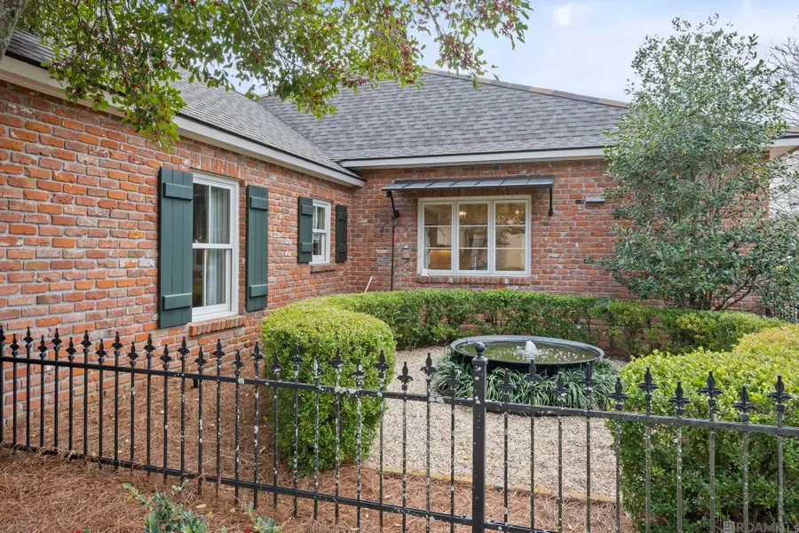 7028 Woodstock Dr, Baton Rouge, LA 70809 - #2