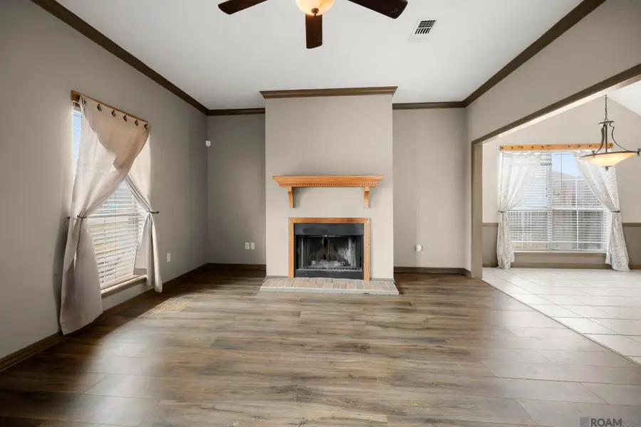 10019 Lexington Dr, Denham Springs, LA 70706 - #2