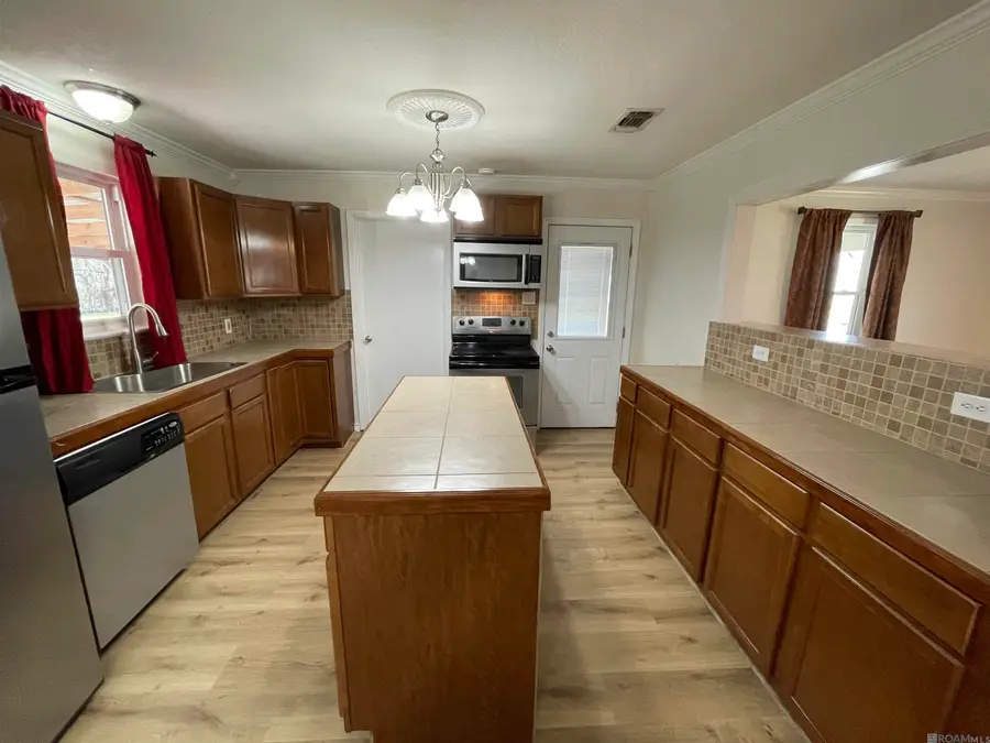 931 N Anita, Gonzales, LA 70737 - #3