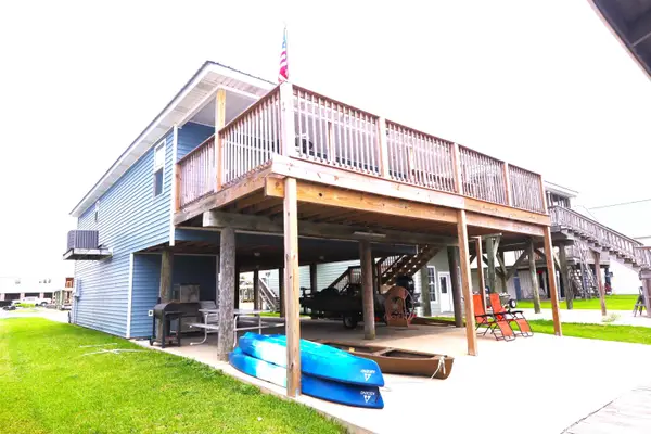 148 Constantin Dr, Golden Meadow, LA 70357