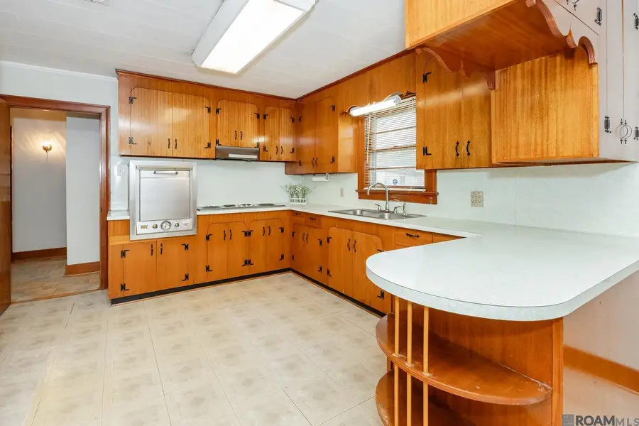 819 Ave F, Port Allen, LA 70767 - #3