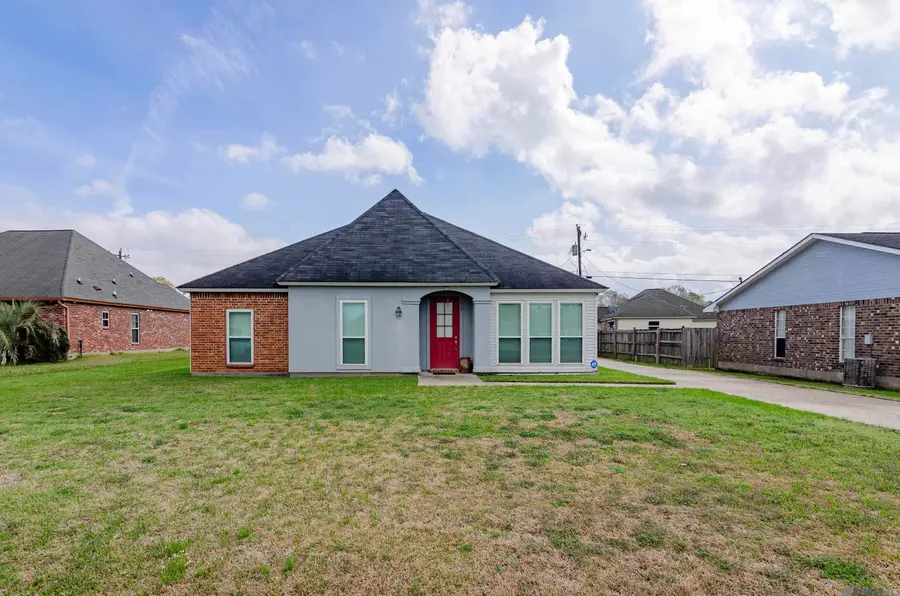 18128 Judith Dr, Zachary, LA 70791 - #2