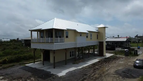 166 Blackberry Ln, Grand Isle, LA 70358