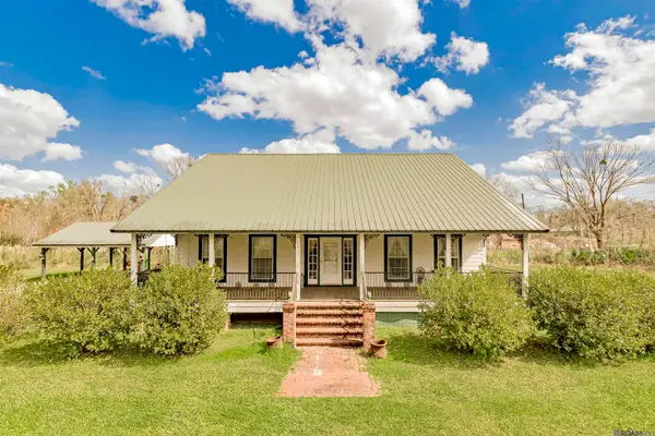 8463 Phillips Rd, St Amant, LA 70774