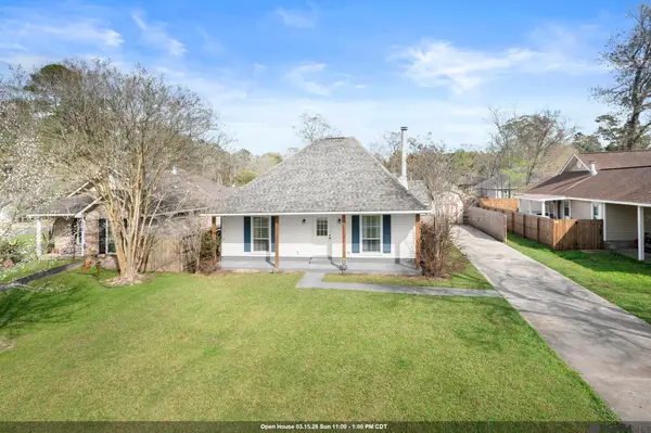 11186 Henson Dr, Greenwell Springs, LA 70739