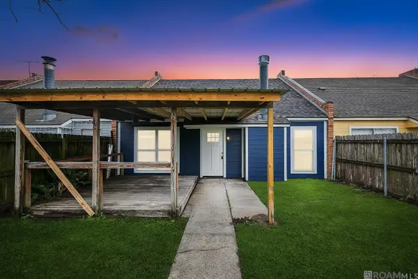 8724 Pecan Tree Dr, Baton Rouge, LA 70810