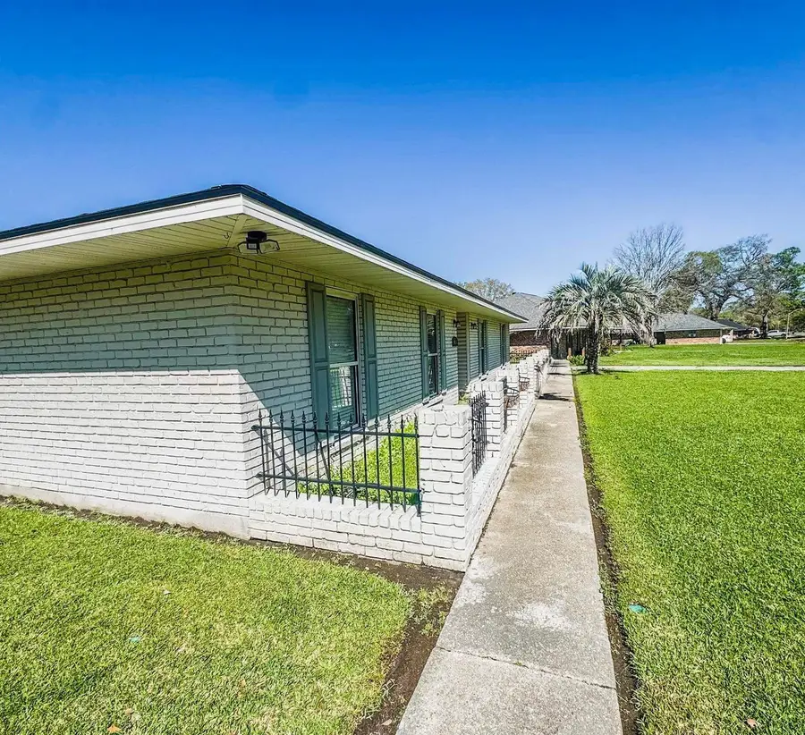 10517 Buxton Rd, Saint Amant, LA 70774 - #2