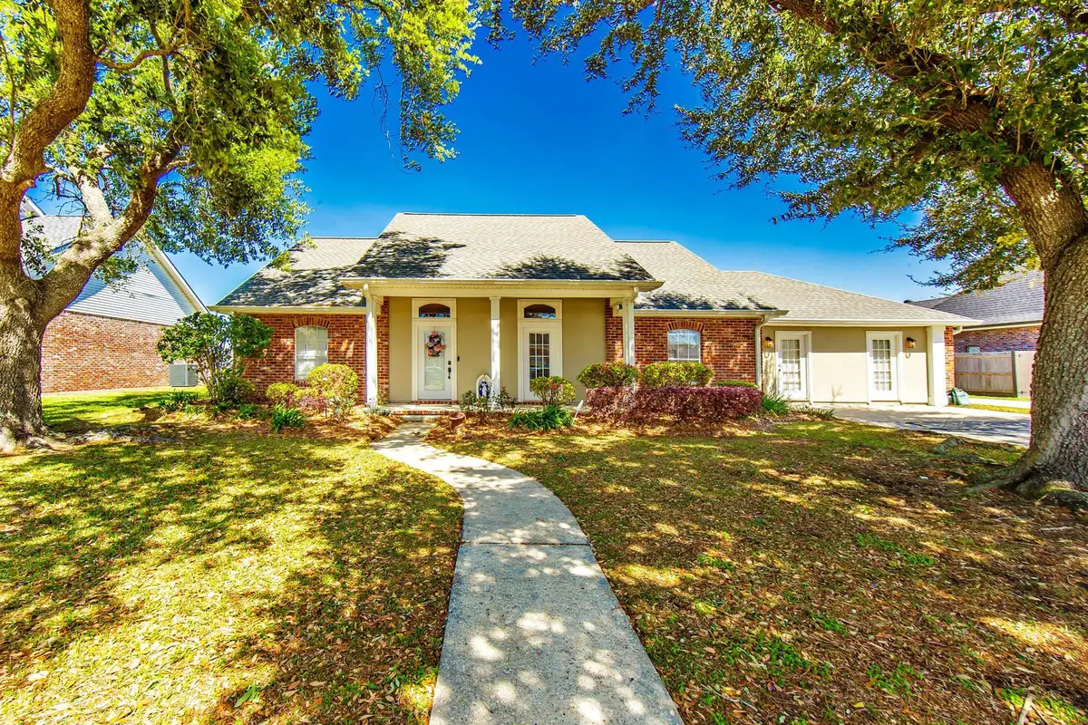 300 Cheyenne Dr, Houma, LA 70360 - #1
