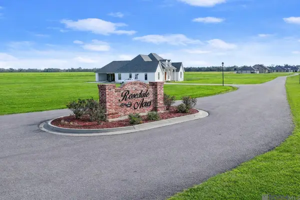 402 Harvest Ln, Port Allen, LA 70767