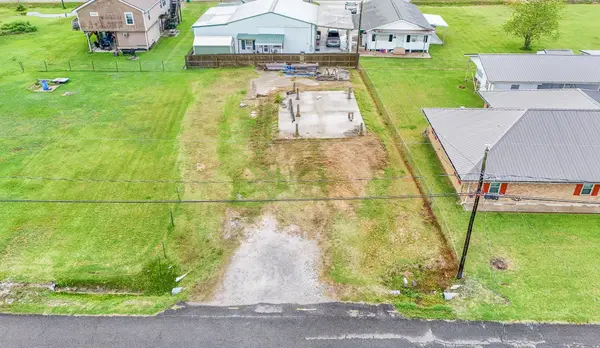 445 N Oak St, Lockport, LA 70374