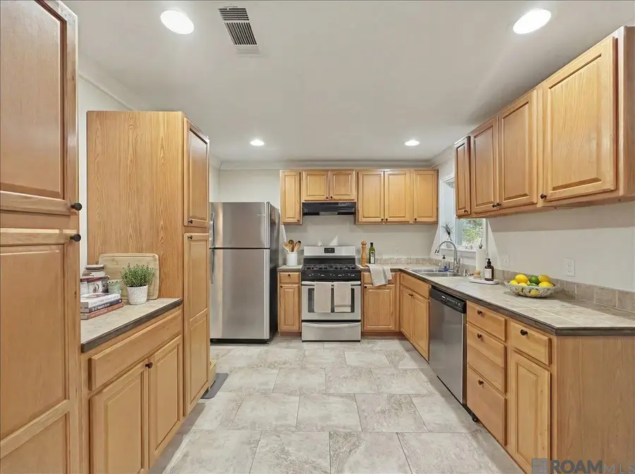 326 Mark Dr, Denham Springs, LA 70726 - #2
