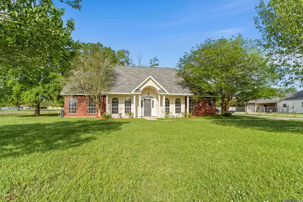 16009 Acadia Dr, Prairieville, LA 70769