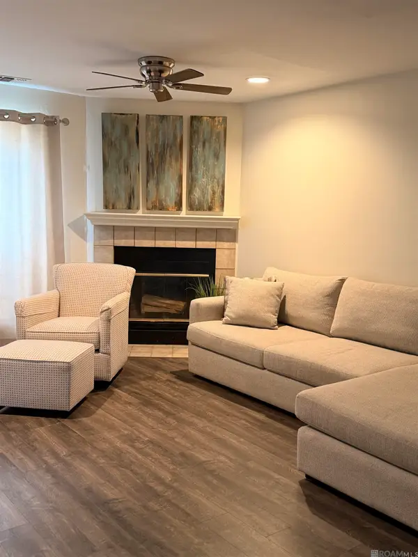 24 Higgins Ct, Baton Rouge, LA 70808