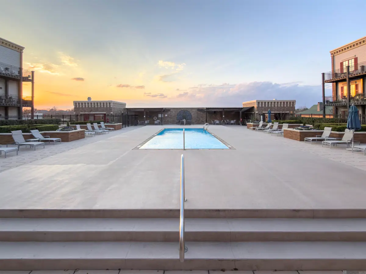 7707 Bluebonnet Blvd #215, Oak Hills Place, LA 70810 - #1