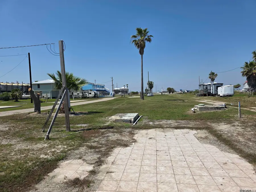 166 W Central Ave, Grand Isle, LA 70358 - #3