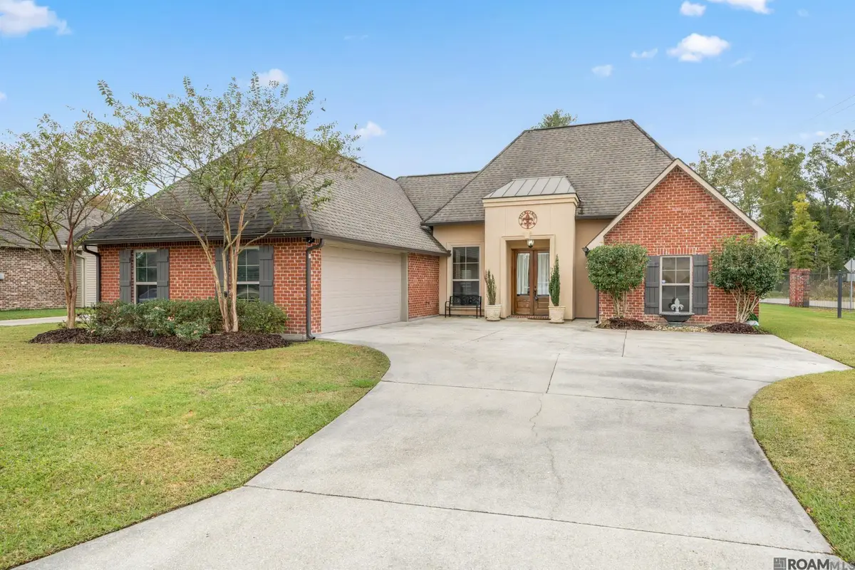 10210 Indian Creek Dr, Denham Springs, LA 70726 - #1