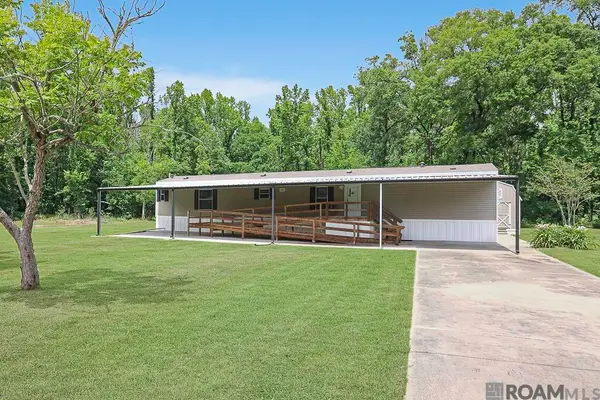 44222 Trabeaux St, Sorrento, LA 70778