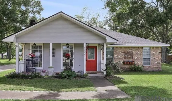 18041 Autumn Leaves Dr, Prairieville, LA 70769