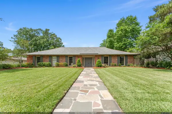 1932 Country Club Dr, Baton Rouge, LA 70808