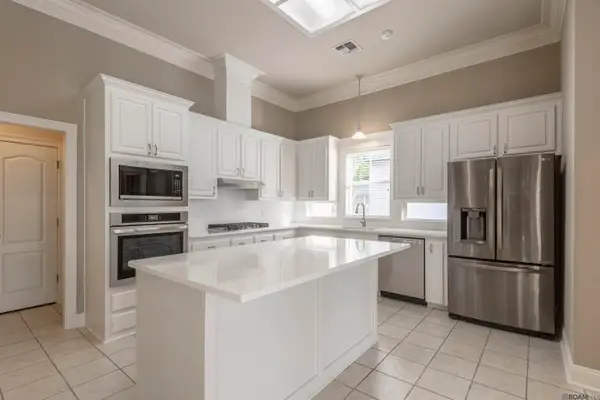 825 Wordsworth Dr, Baton Rouge, LA 70810