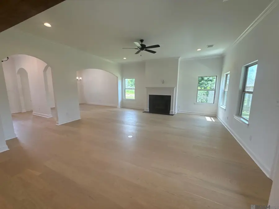 37261 Rosewind St, Prairieville, LA 70769 - #2