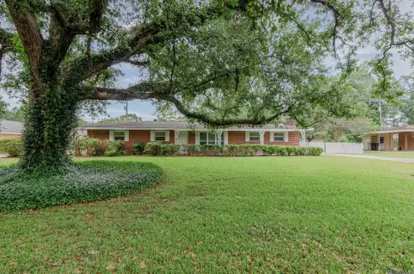 6674 Thelmadale Dr, Central, LA 70739