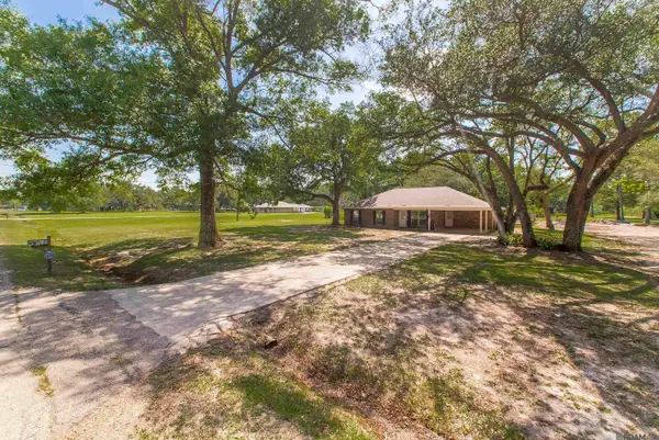 25735 Oak Alley, Holden, LA 70744