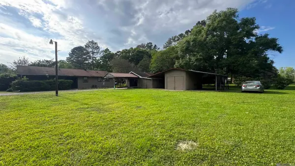 15212 Crystal Dr, Pride, LA 70770