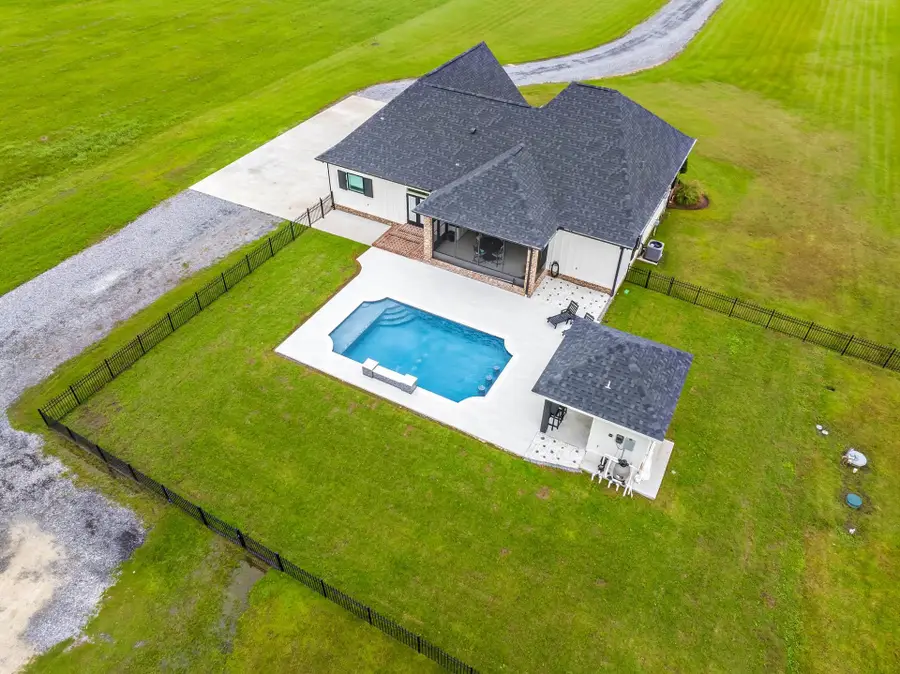 2811 Bayou Blue Rd, Houma, LA 70364 - #3