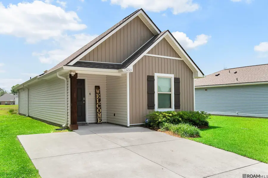 1213 E Saint Charles St, Gonzales, LA 70737 - #2