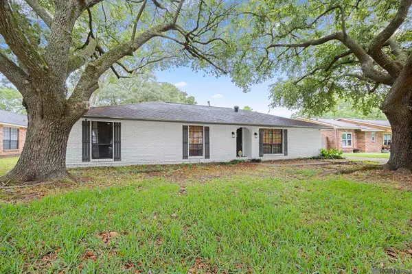 1054 Barkley Dr, Baton Rouge, LA 70810