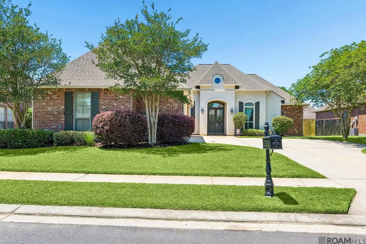 8910 Glenfield Dr, Saint George, LA 70809 - #1