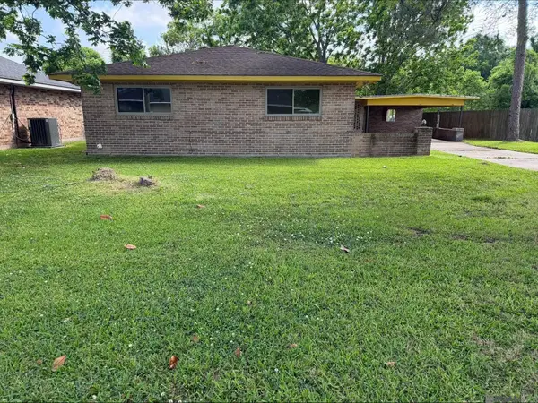 24675 Pecan Place Dr, Plaquemine, LA 70764